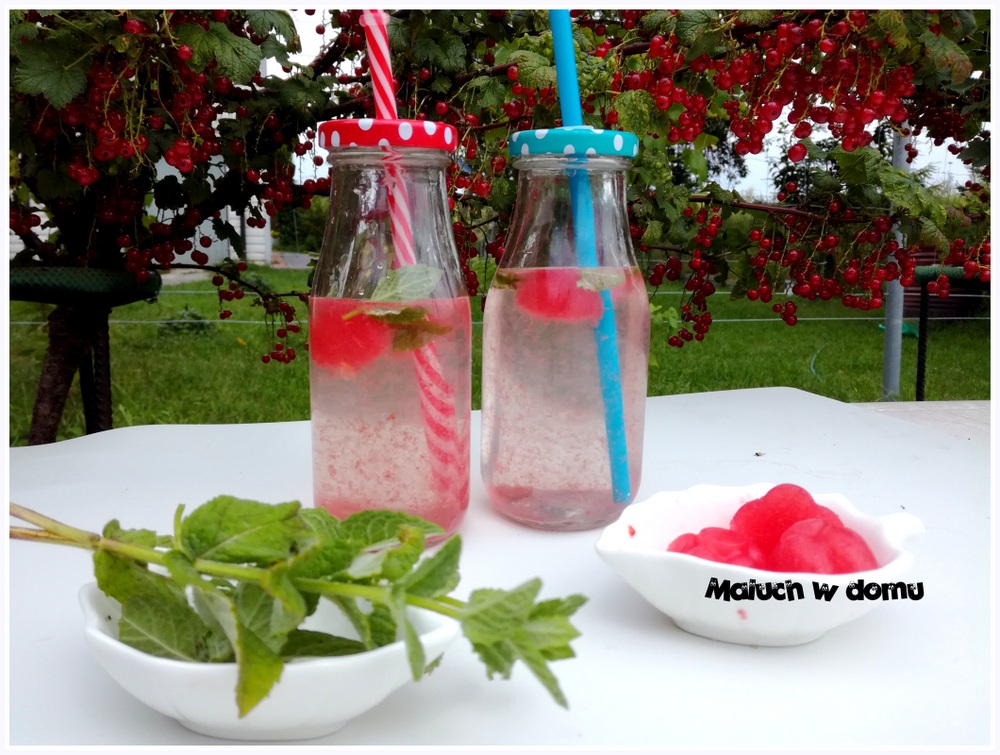 3 sposoby na wykorzystanie arbuza i porzeczek: woda arbuzowo-miętowa