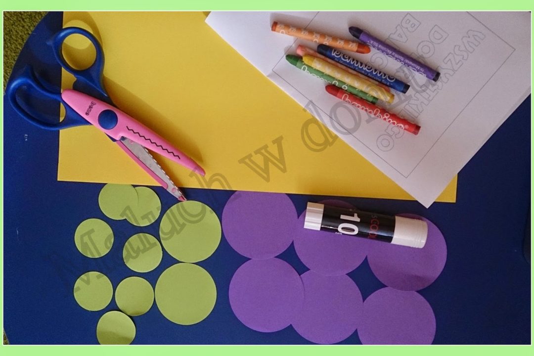 Kartka okolicznościowa z kwiatkiem (origami płaskie z kół)