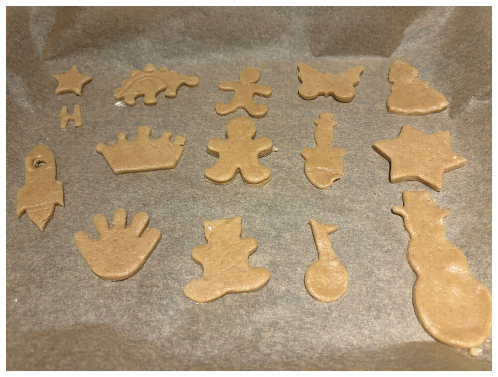 Pieczenie pierniczków z dziećmi