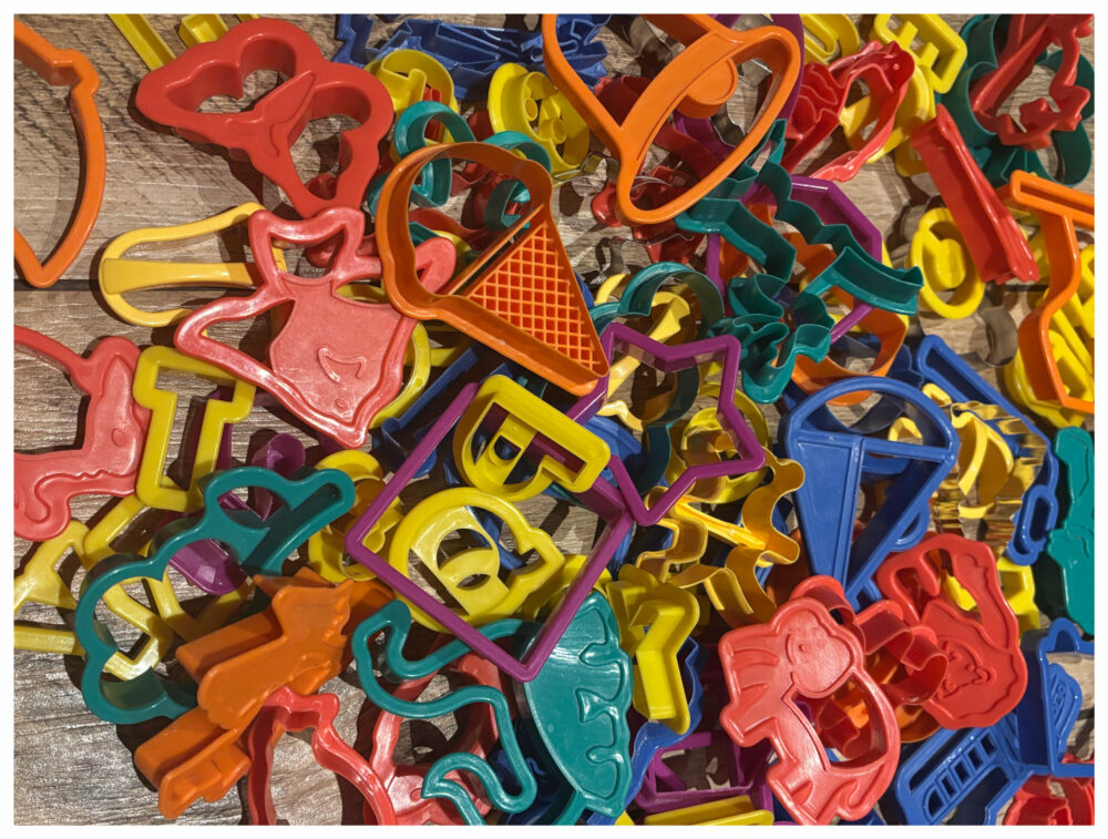 Pieczenie pierniczków z dziećmi