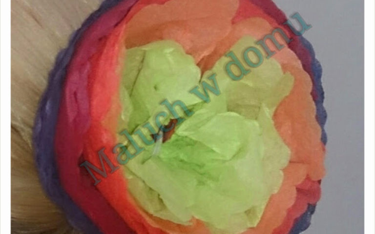 Kwiat – kotylion z papierowych serwetek