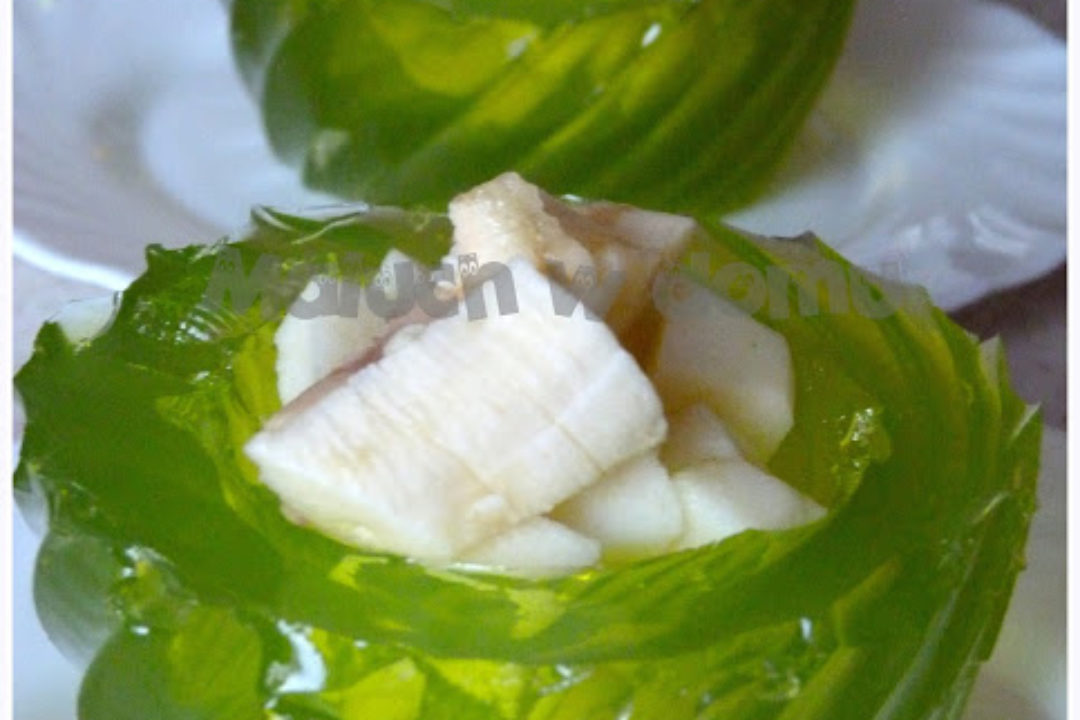 Deser, który zjada się z naczyniem: galaretkowa miseczka z owocami