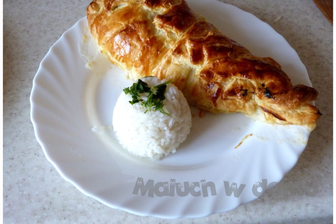 Pierś z kurczaka faszerowana szpinakiem w cieście francuskim