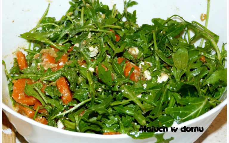 Sałatka z marchewki z rukolą i serem feta
