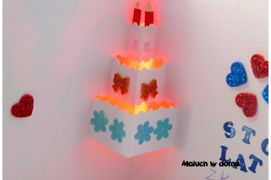 DIY: Jak zrobić przestrzenną kartkę urodzinową