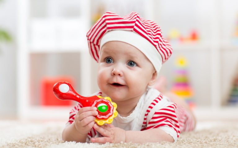 Zabawy dla niemowlaków – bawiąc, ucz!