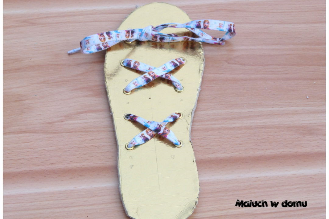 Jak nauczyć dziecko wiązać buty?