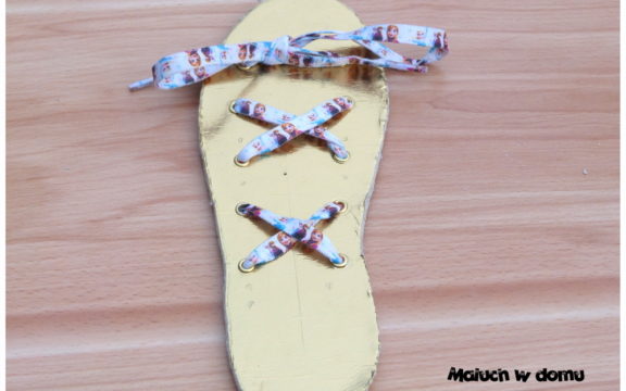 Jak nauczyć dziecko wiązać buty?