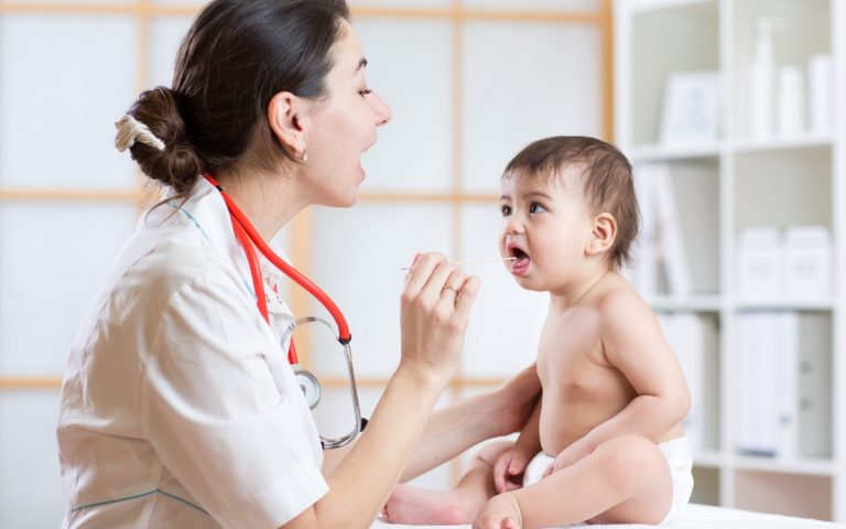 Jak złagodzić ból gardła u dziecka?