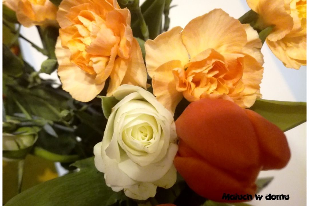 Kwiaty z papieru DIY – kilka inspiracji