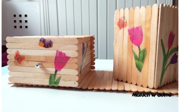 Co można zrobić z patyczków do lodów? Organizer na biurko