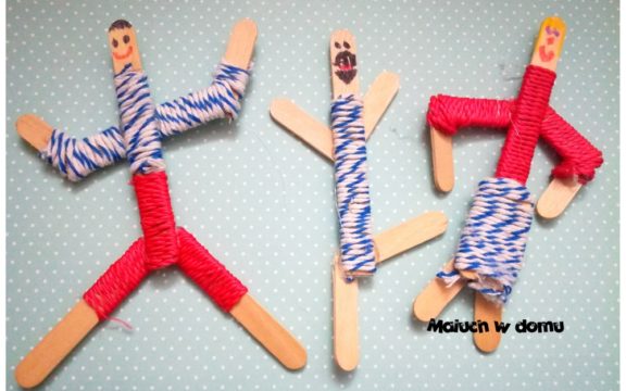 Ludziki z patyczków do lodów – zabawa na deszczowy dzień