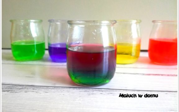 Kolorowe wodne warstwy – eksperyment