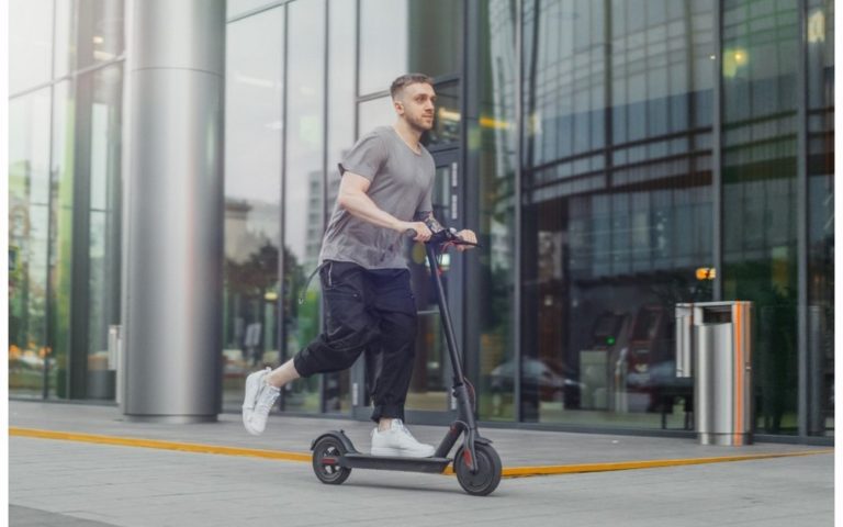 Jak działa hulajnoga elektryczna?