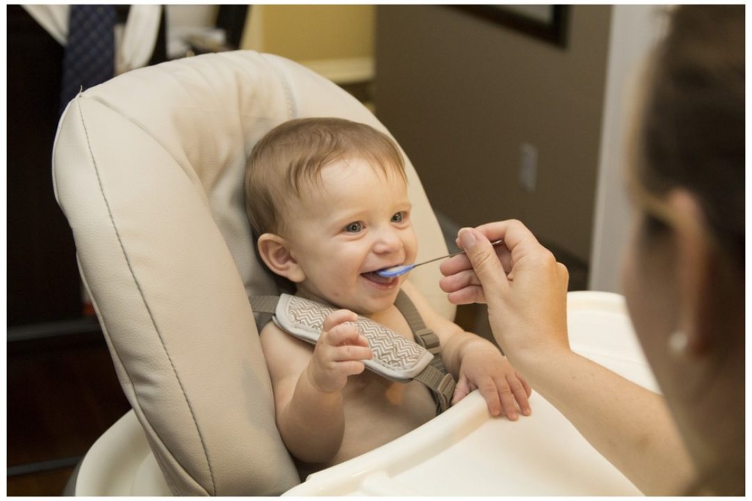 Odpowiednie żywienie niemowlaków – na czym polega i jak zmienia się wraz z rozwojem dzieci?