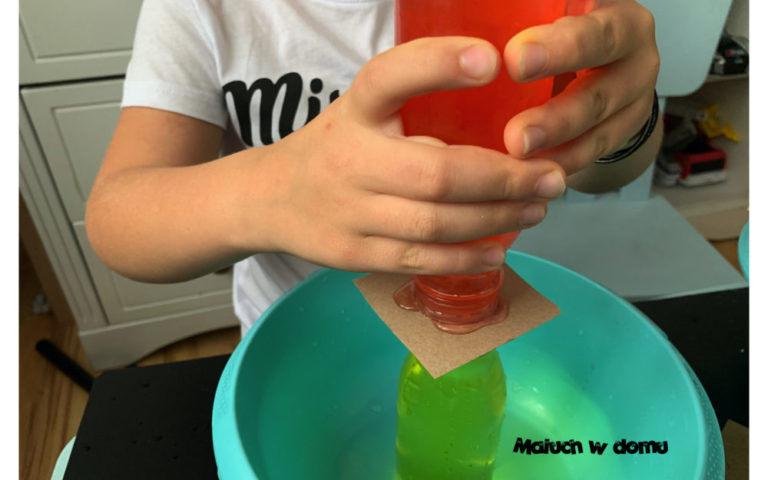 Doświadczenie z wodą: Jak woda dzieli się kolorem?