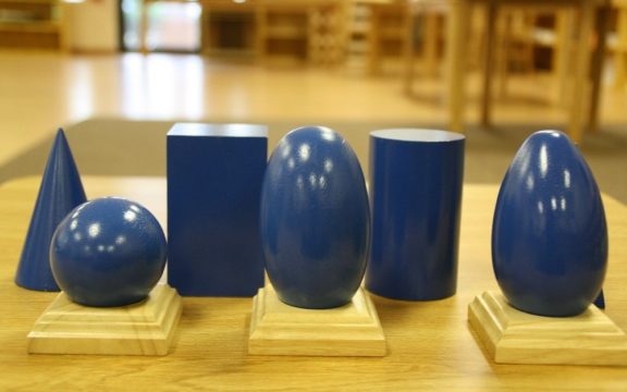 Na czym polega metoda Montessori? – Najważniejsze zasady i założenia