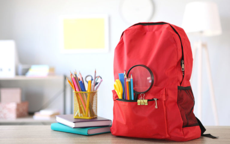 Szkolna wyprawka na szóstkę: 6 niezbędnych zakupów dla pierwszaka