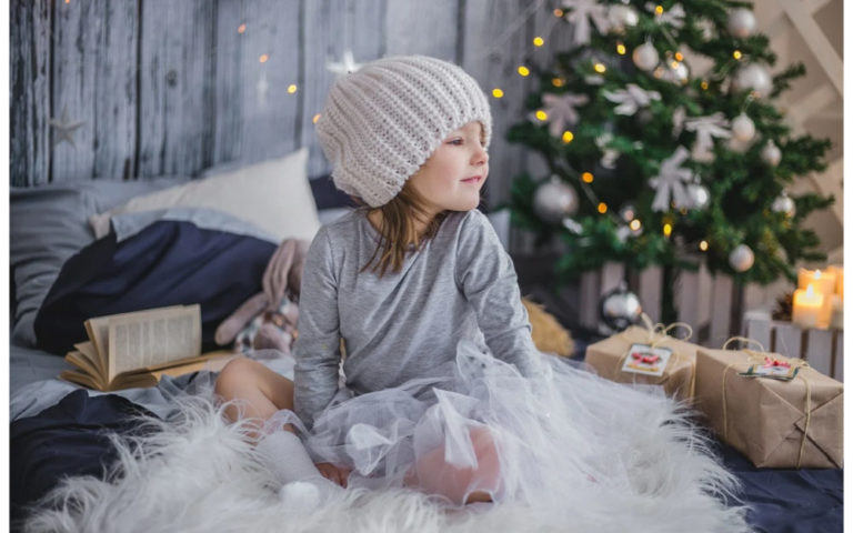 Ubrania i akcesoria, których nie może zabraknąć dziewczynce w święta i nie tylko