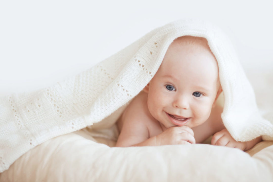 Jak wybrać idealny kocyk dla niemowlaka?