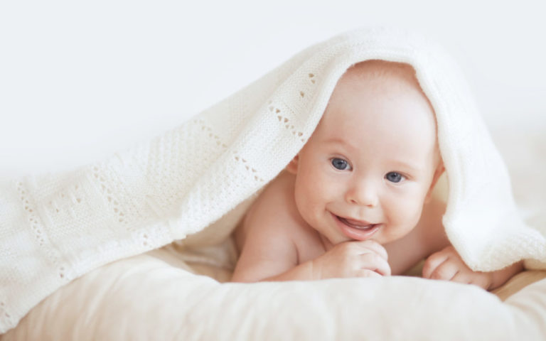 Jak wybrać idealny kocyk dla niemowlaka?