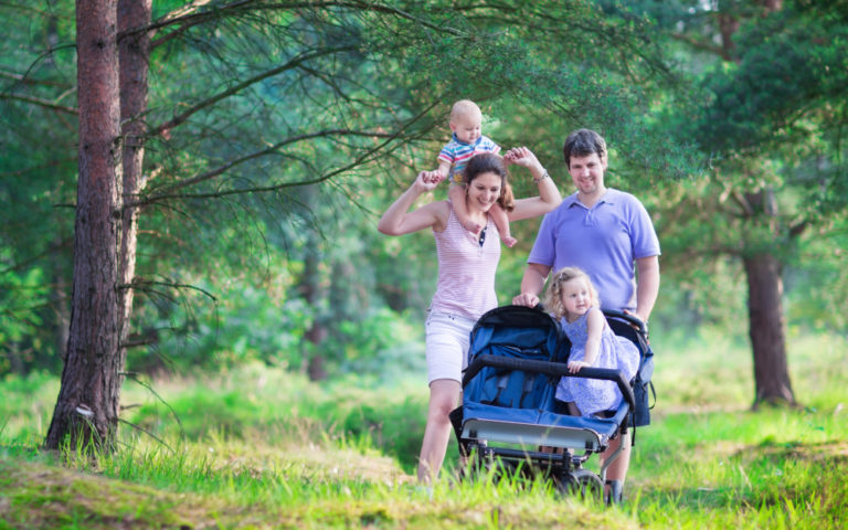 Jak wybrać dobry wózek rok po roku?