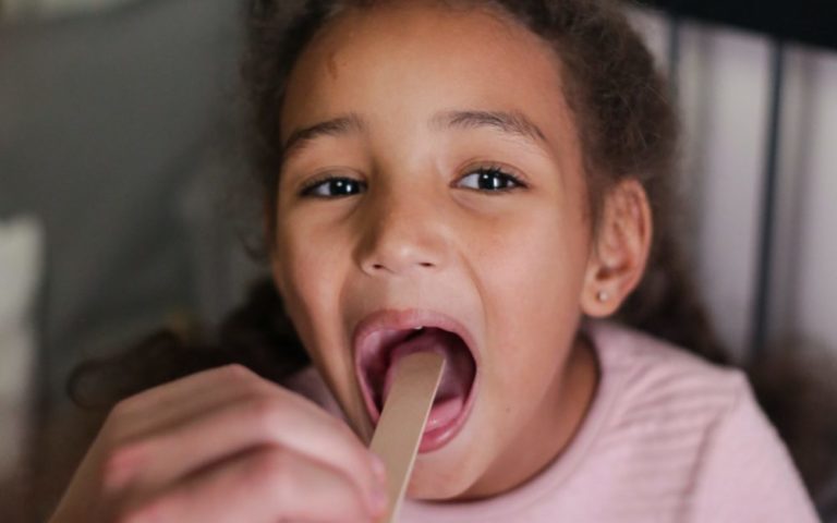 Jak radzić sobie z chrypką u dziecka?