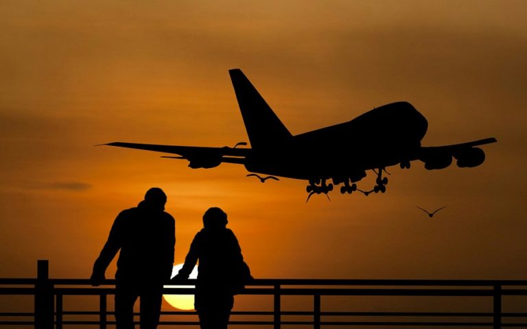 Od jakiego wieku można podróżować z dzieckiem samolotem?