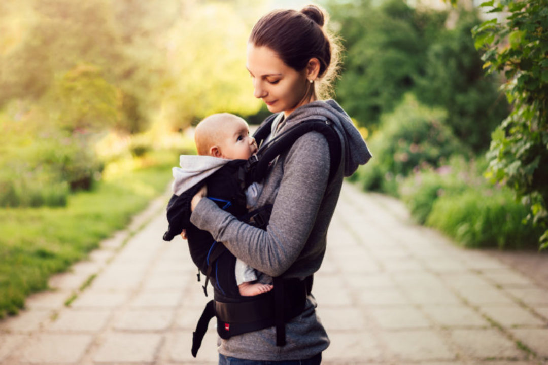 Na co zwrócić uwagę przy wyborze nosidełka dla dziecka?