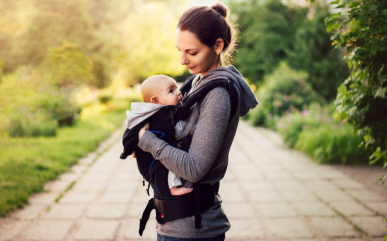 Na co zwrócić uwagę przy wyborze nosidełka dla dziecka?