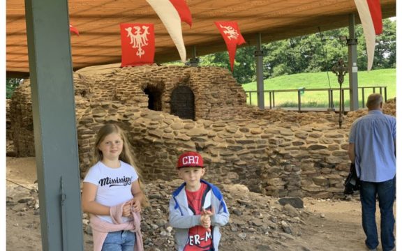 Gdzie zabrać dzieci na wycieczkę w okolicach Poznania – Skansen w Dziekanowicach