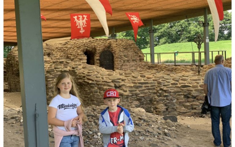 Gdzie zabrać dzieci na wycieczkę w okolicach Poznania – Skansen w Dziekanowicach