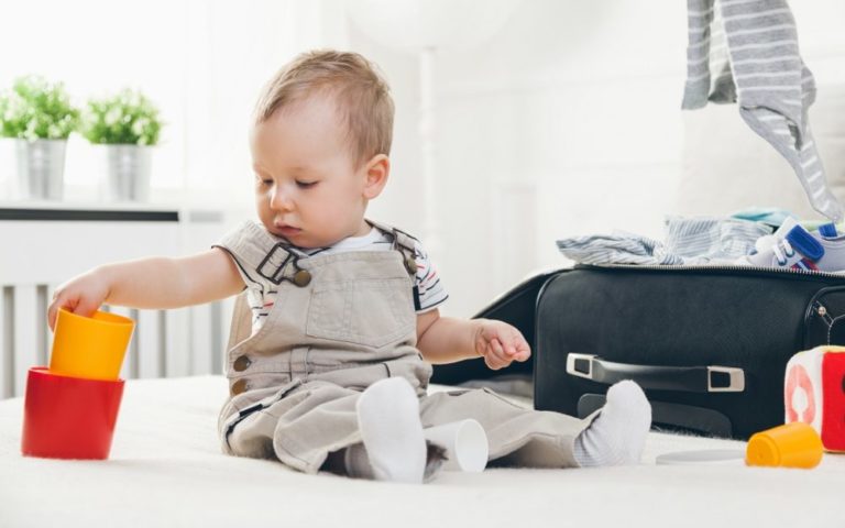 Jakie akcesoria warto zabrać na wakacje z małym dzieckiem?