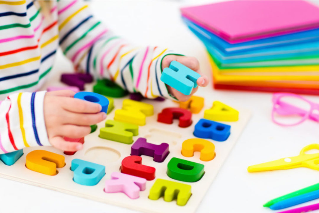 Literki do nauki pisania dla dzieci – dla kogo taki zestaw?