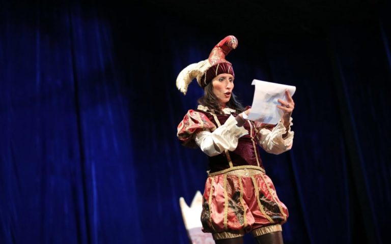 Idziemy do teatru na komedię