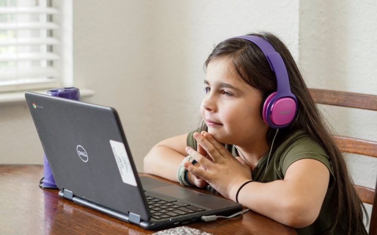 Psycholog dziecięcy online – wady i zalety. Czy efekty terapii online różnią się do terapii stacjonarnej?