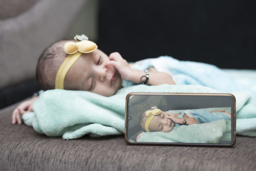 Jak działa niania elektroniczna i jaki model wybrać?