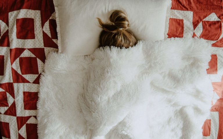 Jaki rodzaj łóżka dziecięcego warto wybrać? Praktyczne porady