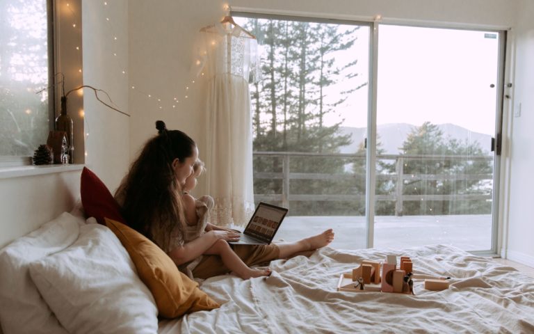 Wieczorne rytuały, które pomogą Twojemu maluchowi przespać noc