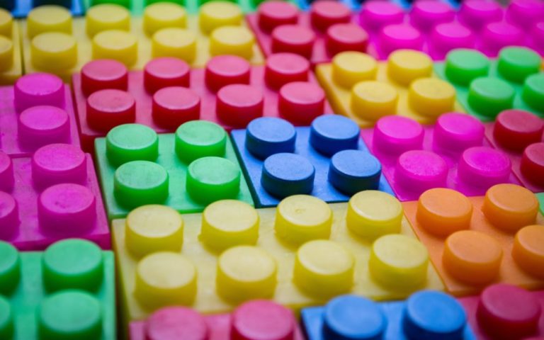 Zabawki, które zajmą Twoje dziecko na dłużej – na jakie się zdecydować?