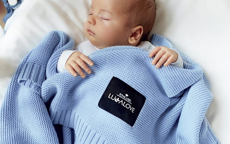 Sen niemowlęcia – 5 trików na komfortową drzemkę