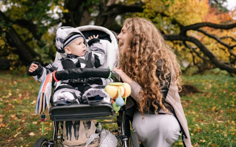 Osłonki na nóżki dziecka – czy warto kupić?