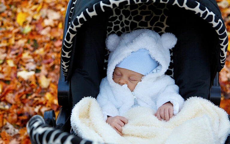 Wkładka do spacerówki dla niemowlaka — przydatne akcesorium dziecięce