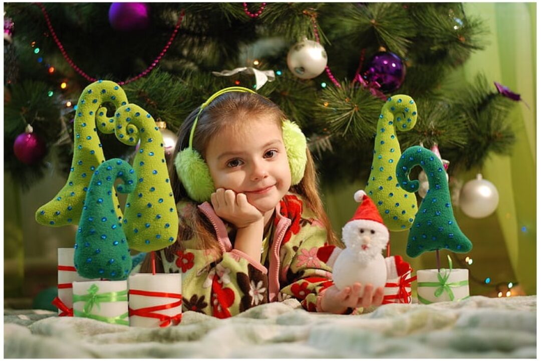 Świąteczne zabawy sensoryczne dla maluchów – pomysły na zimową magię w domu