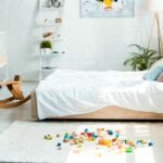 Gdzie schować nadmiar zabawek i pościeli? Sprytne łóżka podnoszone dla rodziców